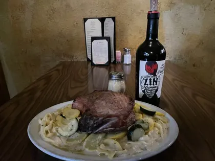 Luna Italian Restaurant & Pizzeria, business photo 4