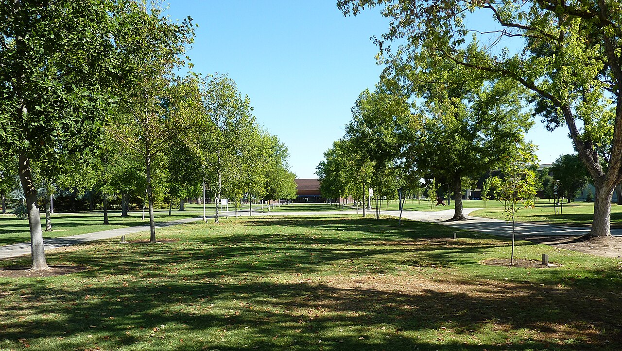 2009 0725 CA CSUF Tree Walk, California State University-Fresno